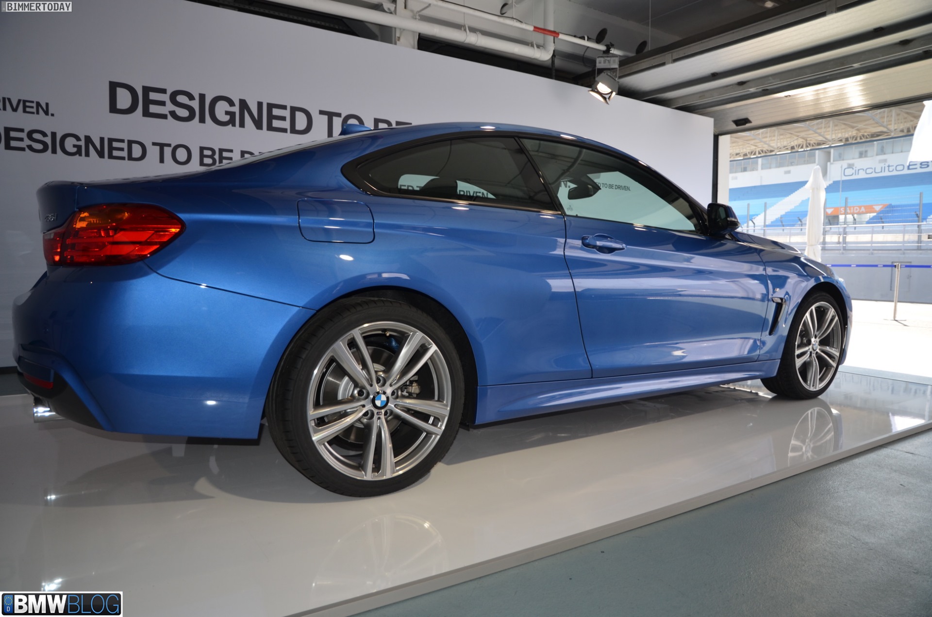 2014-BMW-4er-F32-M-Sportpaket-Estorilbla
