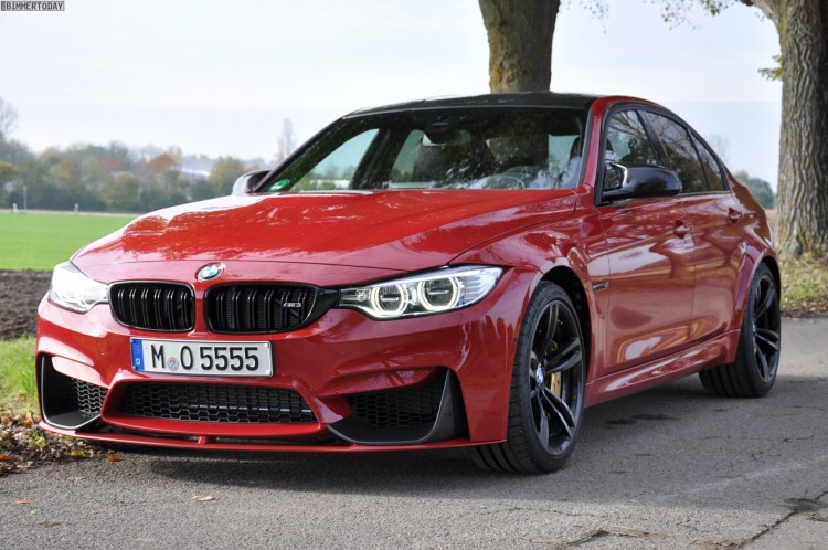 BMW M3 F80 in Imola-Rot mit BMW M Performance-Zubehör BMW M3 F80 in Imola-Rot mit BMW M Performance-Zubehör