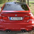 BMW M3 F80 in Imola-Rot mit BMW M Performance-Zubehör BMW M3 F80 in Imola-Rot mit BMW M Performance-Zubehör