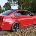 BMW M3 F80 in Imola-Rot mit BMW M Performance-Zubehör BMW M3 F80 in Imola-Rot mit BMW M Performance-Zubehör
