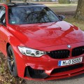 BMW M3 F80 in Imola-Rot mit BMW M Performance-Zubehör BMW M3 F80 in Imola-Rot mit BMW M Performance-Zubehör