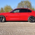 BMW M3 F80 in Imola-Rot mit BMW M Performance-Zubehör BMW M3 F80 in Imola-Rot mit BMW M Performance-Zubehör