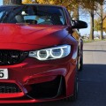 BMW M3 F80 in Imola-Rot mit BMW M Performance-Zubehör BMW M3 F80 in Imola-Rot mit BMW M Performance-Zubehör