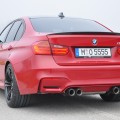 BMW M3 F80 in Imola-Rot mit BMW M Performance-Zubehör BMW M3 F80 in Imola-Rot mit BMW M Performance-Zubehör