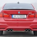 BMW M3 F80 in Imola-Rot mit BMW M Performance-Zubehör BMW M3 F80 in Imola-Rot mit BMW M Performance-Zubehör