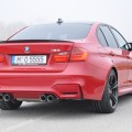 BMW M3 F80 in Imola-Rot mit BMW M Performance-Zubehör BMW M3 F80 in Imola-Rot mit BMW M Performance-Zubehör