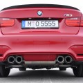 BMW M3 F80 in Imola-Rot mit BMW M Performance-Zubehör BMW M3 F80 in Imola-Rot mit BMW M Performance-Zubehör