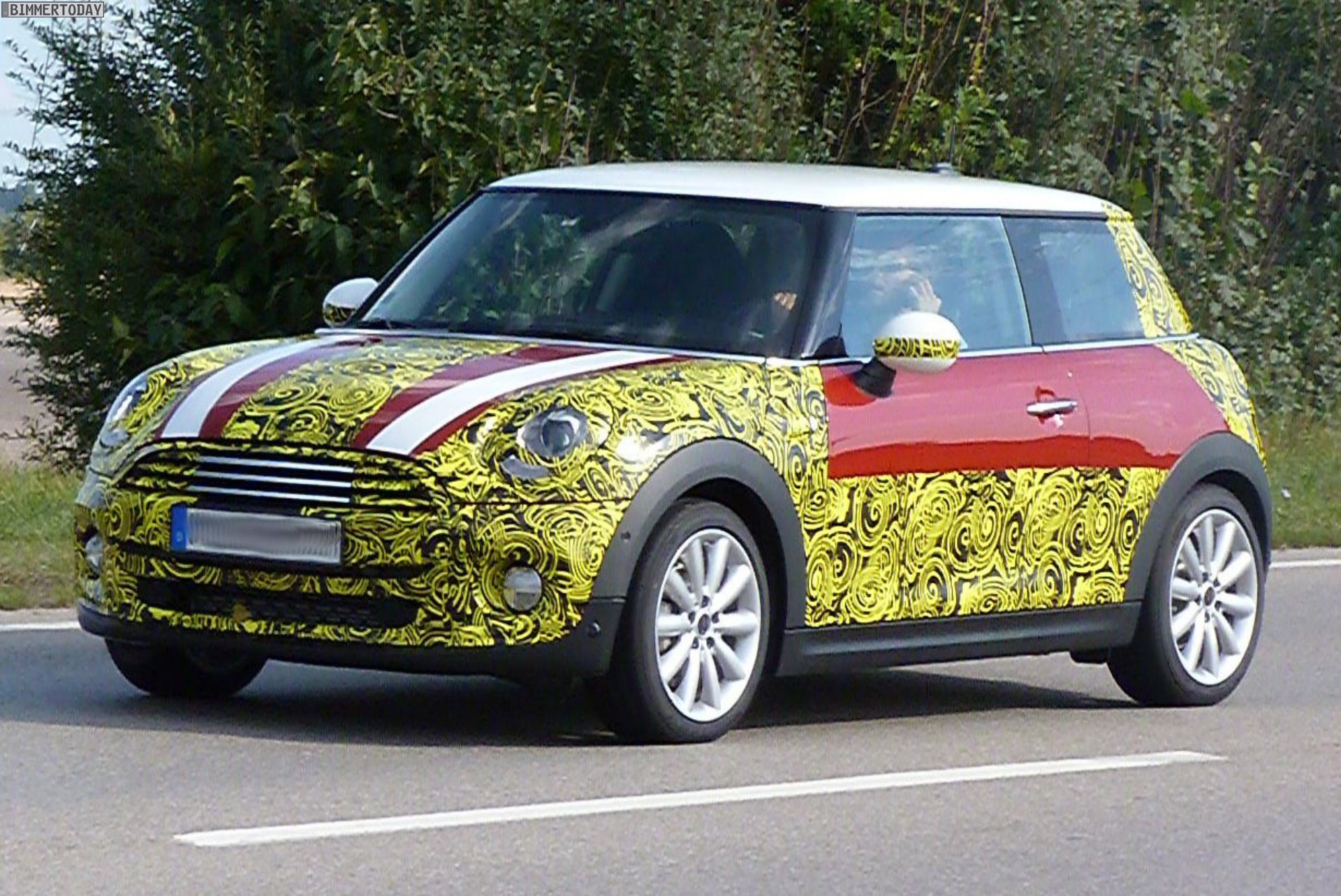 [Bild: 2014-MINI-Cooper-F56-Erlkoenig-Dreizylinder-B38-01.jpg]