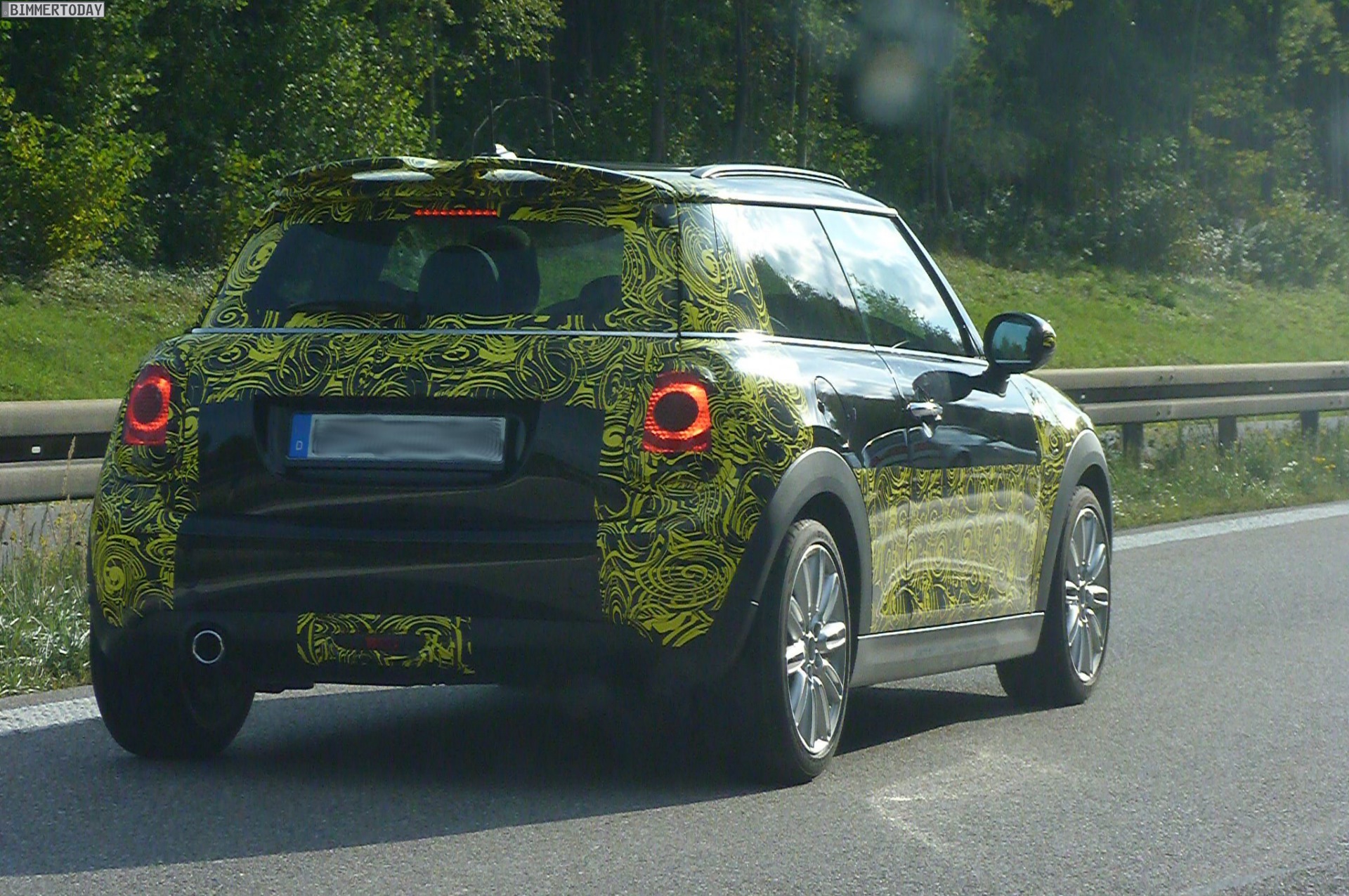 [Bild: 2014-MINI-Cooper-F56-Erlkoenig-Dreizylinder-B38-12.jpg]