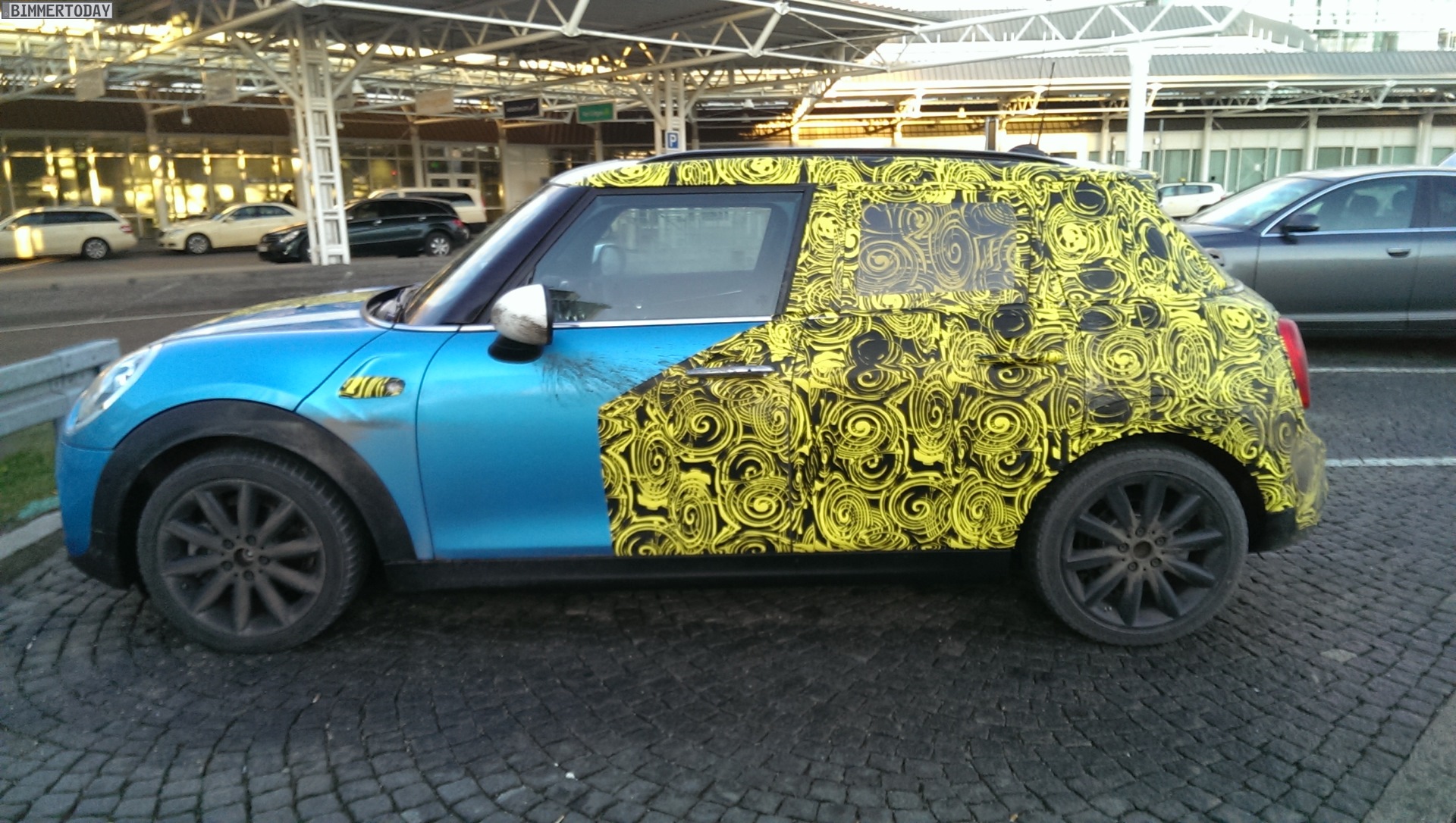 2014-MINI-F55-Fuenftuerer-Erlkoenig-5-Door-02.jpg