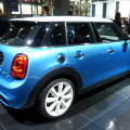 Paris 2014: MINI Fünftürer F55 in Electric Blue und Moonwalk Grey Paris 2014: MINI Fünftürer F55 in Electric Blue und Moonwalk Grey