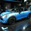 Paris 2014: MINI Fünftürer F55 in Electric Blue und Moonwalk Grey Paris 2014: MINI Fünftürer F55 in Electric Blue und Moonwalk Grey