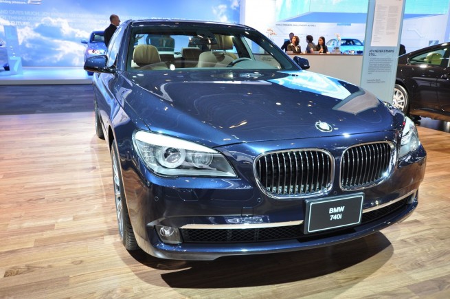 740i-F01-NAIAS-05