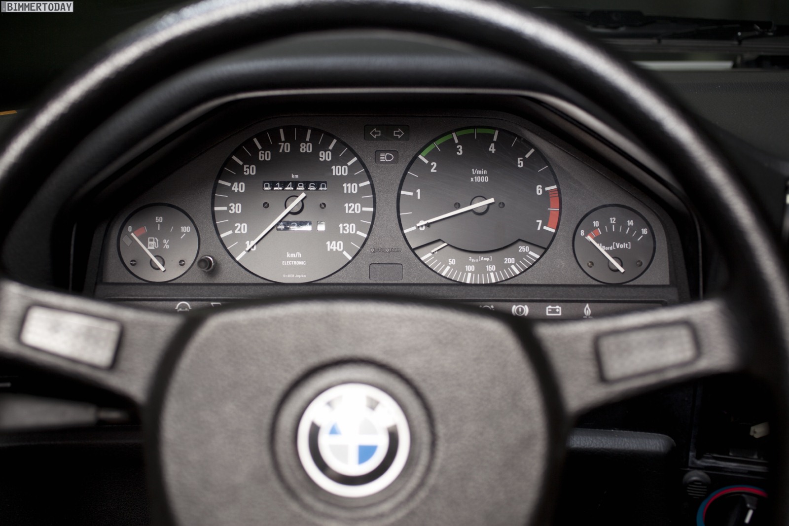 [Bild: BMW-325iX-Elektro-E30-40-Jahre-BMW-Elektro-Auto-07.jpg]