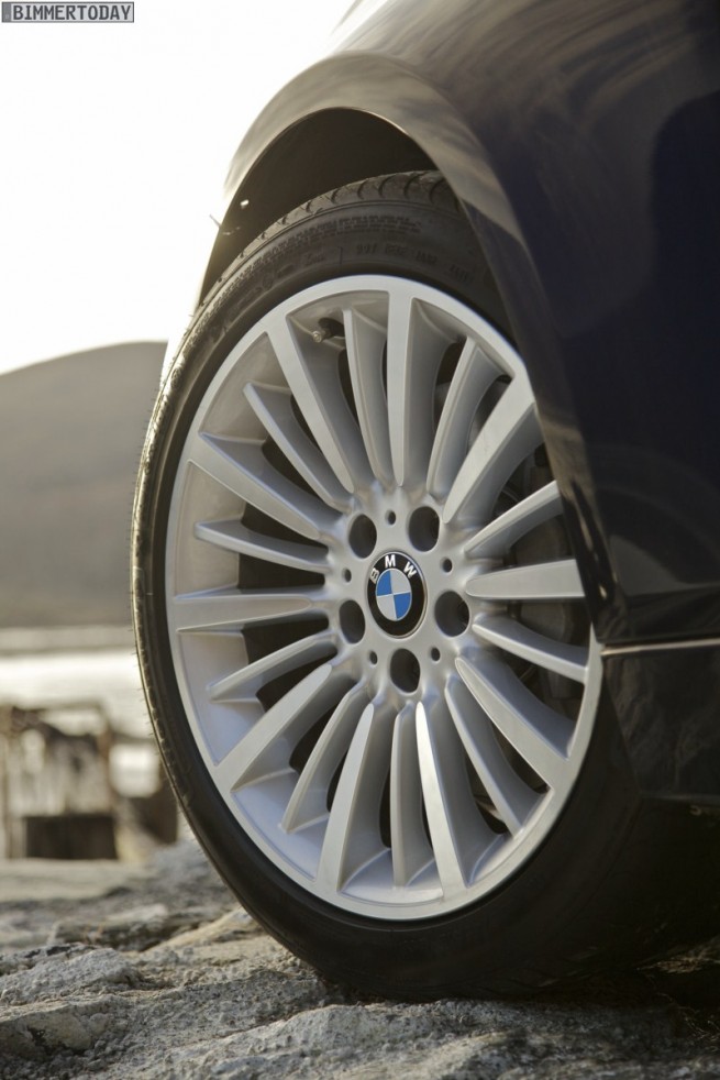 BMW-3er-F30-335i-2012-Luxury-Line-Wallpaper-RHD-02