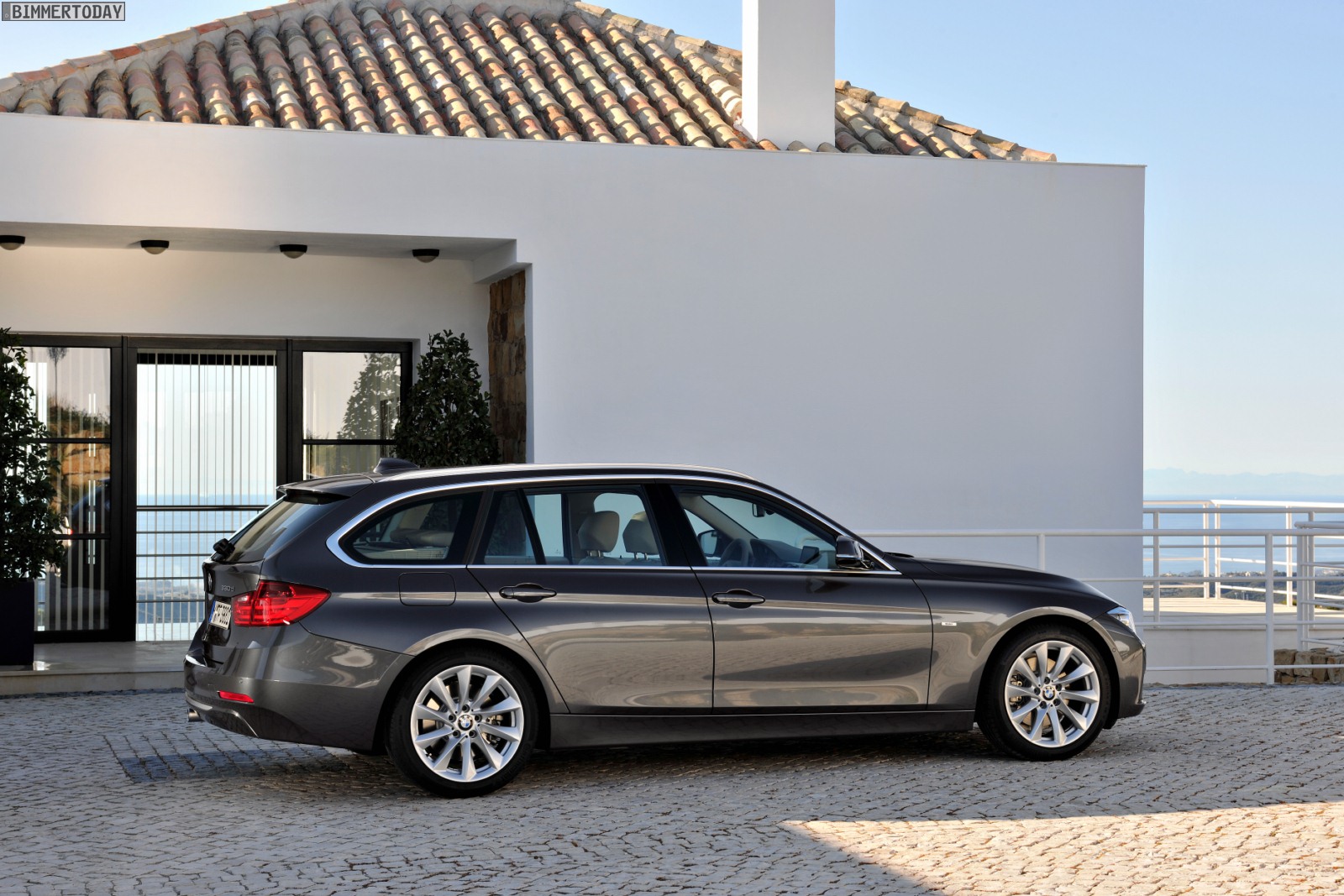 BMW-3er-Touring-F31-330d-Modern-Line-2012-18.jpg