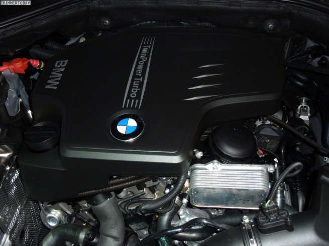 BMW-528i-xDrive-Touring-F11-IAA-2011-Motorraum-04