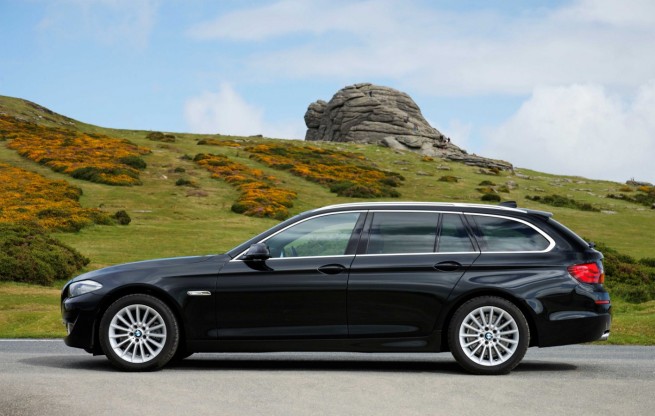 BMW-5er-Touring-F11-RHD-UK-Exterieur-Wallpaper-05