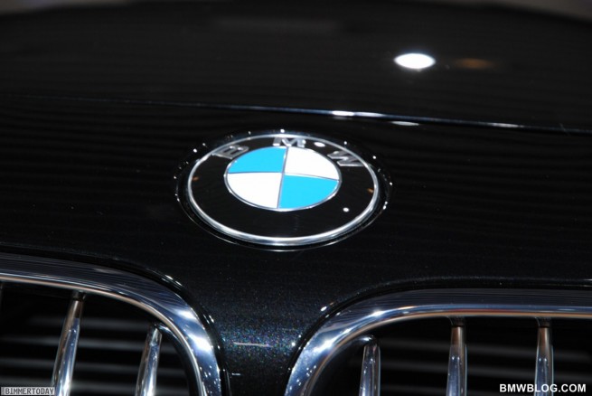 BMW-650i-Cabrio-F12-Saphirschwarz-NAIAS-Detroit-2011-Exterieur-28