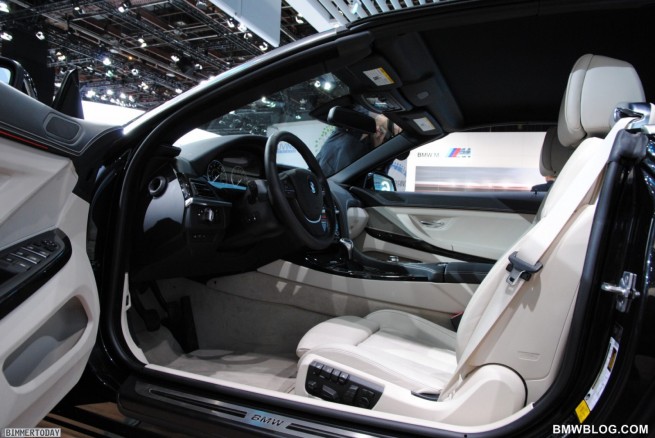 BMW-650i-Cabrio-F12-Saphirschwarz-NAIAS-Detroit-2011-Interieur-02
