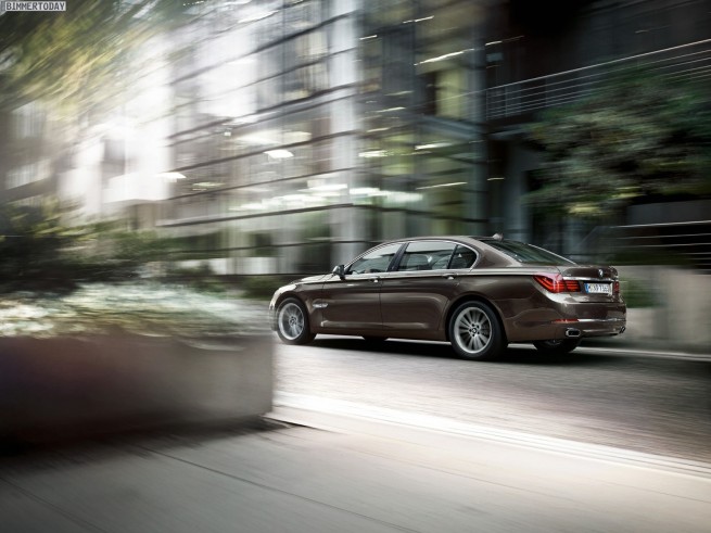 BMW-7er-2012-Facelift-F01-LCI-Wallpaper-1600x1200-04