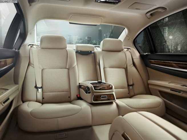 BMW-7er-2012-Facelift-F01-LCI-Wallpaper-1600x1200-10