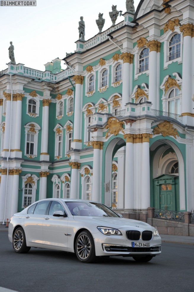 BMW-7er-Facelift-2012-750i-F01-LCI-St-Petersburg-21