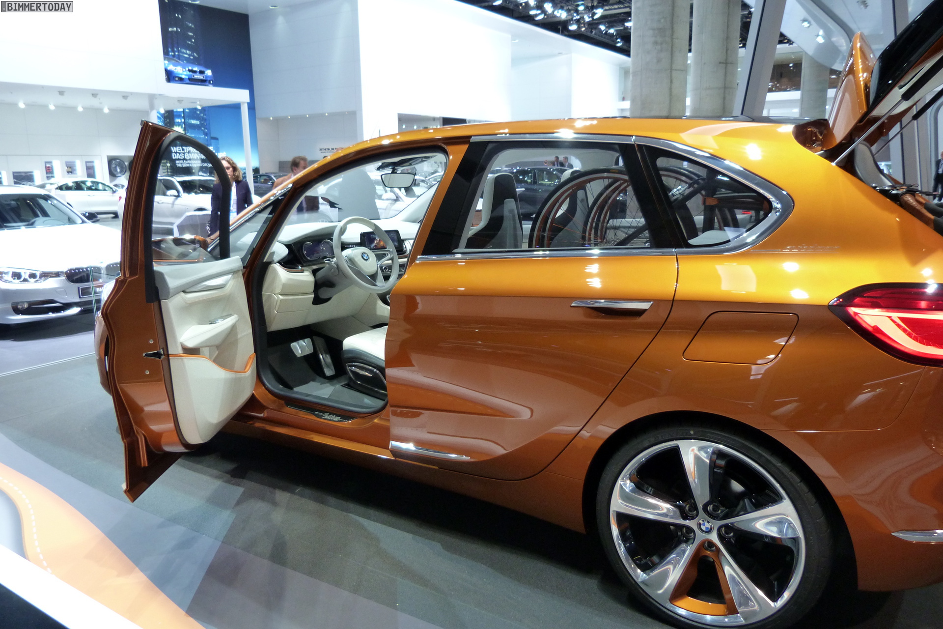 BMW-Active-Tourer-Outdoor-F46-IAA-2013-LIVE-14.jpg