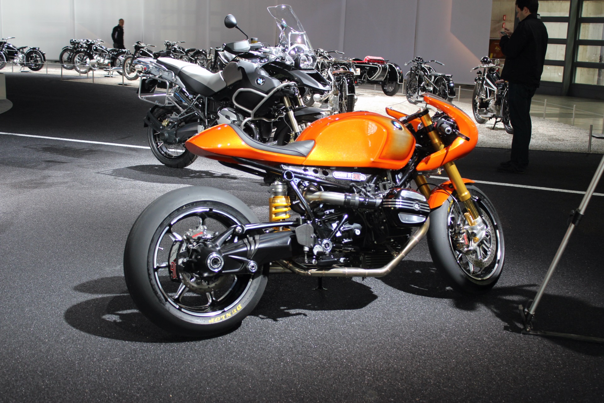 BMW-Concept-Ninety-Custom-Bike-Concorso-d-Eleganza-2013-90-Jahre-BMW-Motorrad-5.jpg