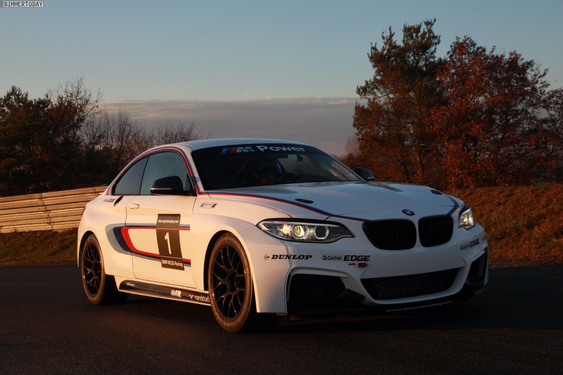 BMW-M235i-Racing-2014-F22-Rennversion-Li