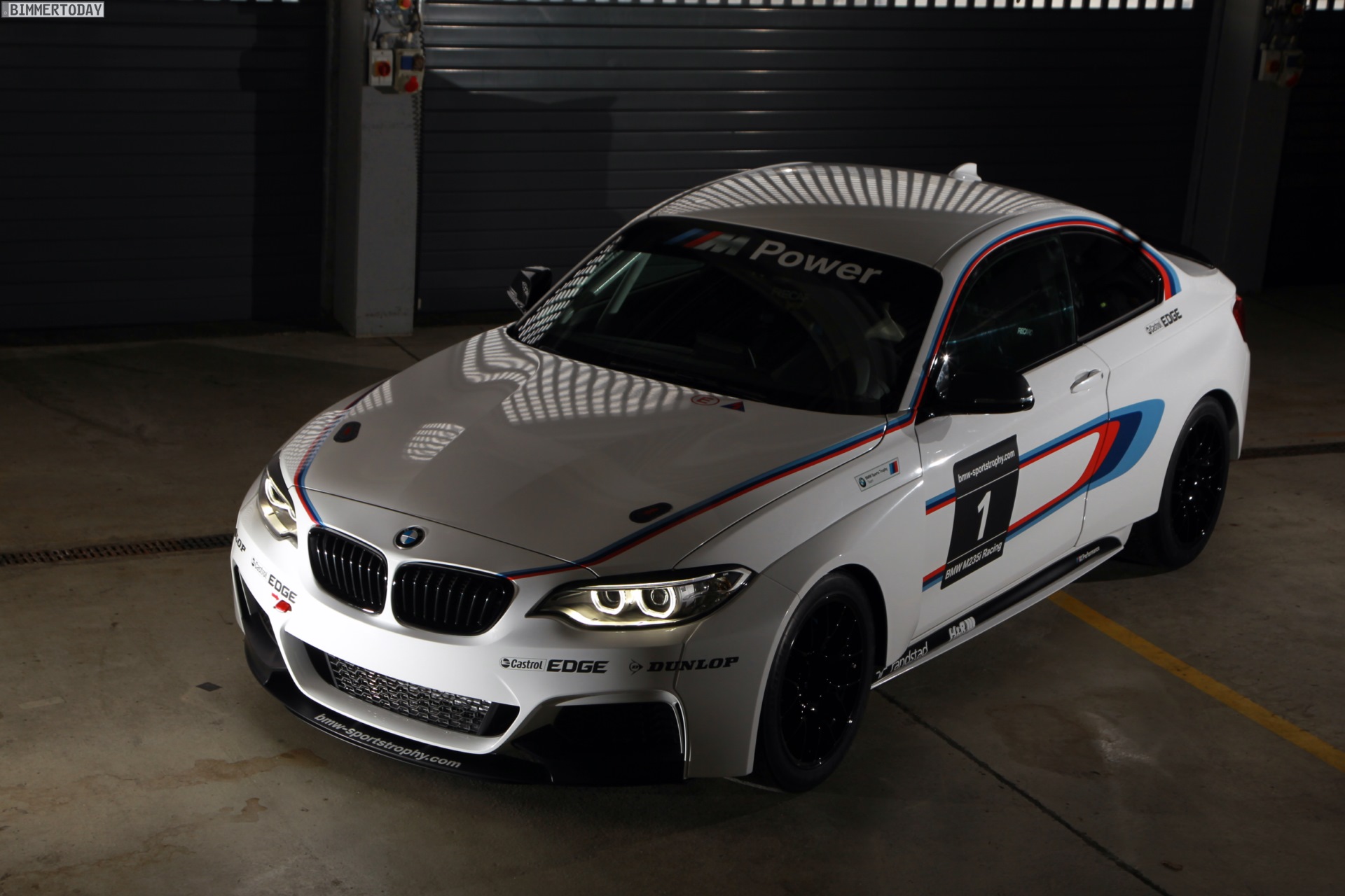 BMW-M235i-Racing-2014-F22-Rennversion-Li
