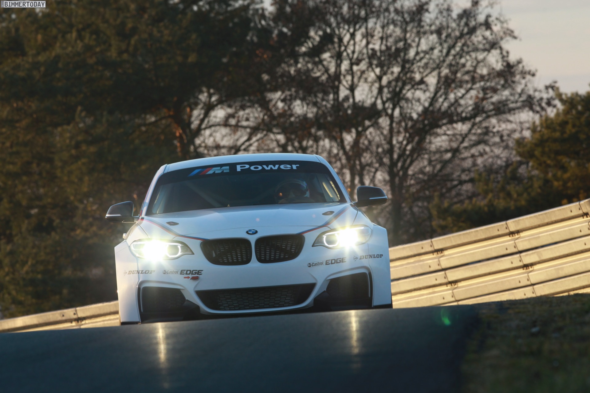 BMW-M235i-Racing-2014-F22-Rennversion-Li