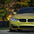 BMW M4 Coupé Wallpaper: Austin Yellow im Indian Summer BMW M4 Coupé Wallpaper: Austin Yellow im Indian Summer