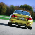 BMW M4 Coupé Wallpaper: Austin Yellow im Indian Summer BMW M4 Coupé Wallpaper: Austin Yellow im Indian Summer