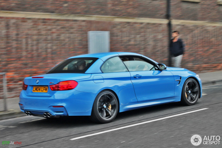 BMW M4 Cabrio: Neue Fotos zeigen F83 in Yas Marina Blau BMW M4 Cabrio: Neue Fotos zeigen F83 in Yas Marina Blau