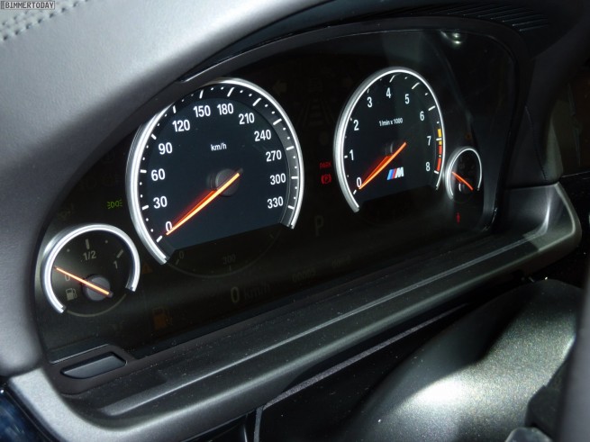 BMW-M5-F10-Alpinweiss-IAA-2011-10