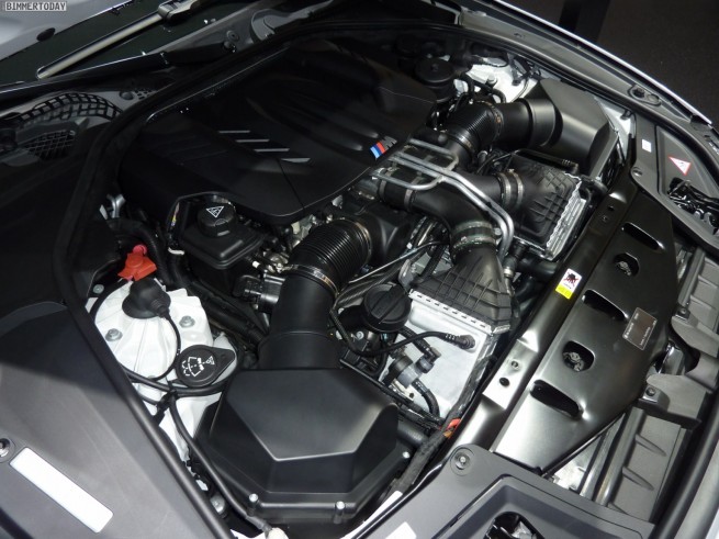 BMW-M5-F10-Alpinweiss-IAA-2011-13