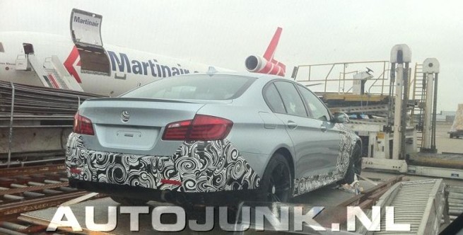 BMW-M5-F10-Spyshots-Schiphol-Autjunk