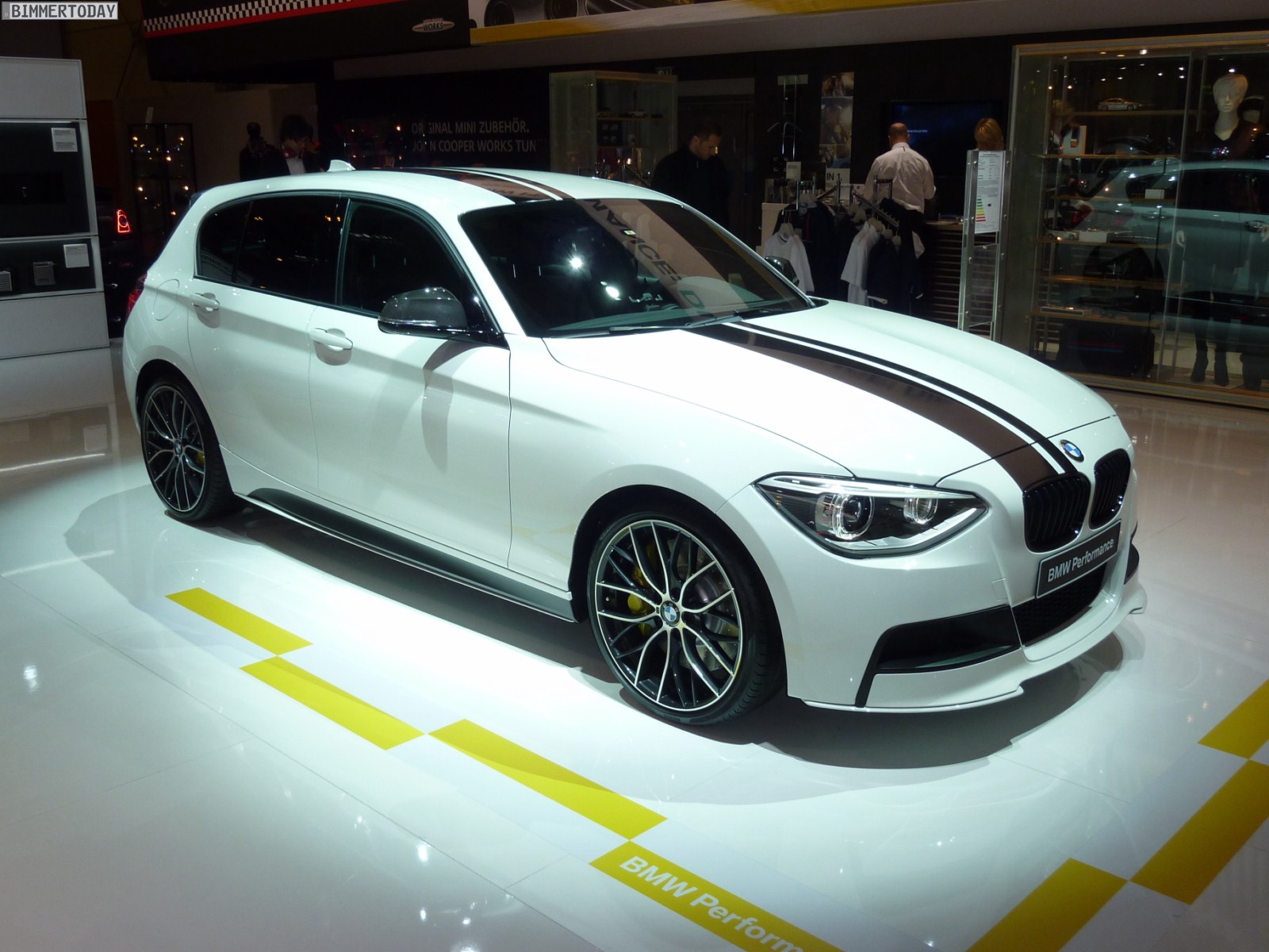 BMW-Performance-1er-F20-Essen-Motor-Show-2011-04.jpg