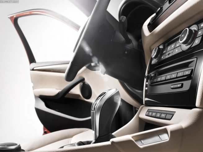 BMW-X1-Facelift-2012-E84-LCI-Wallpaper-1600x1200-03