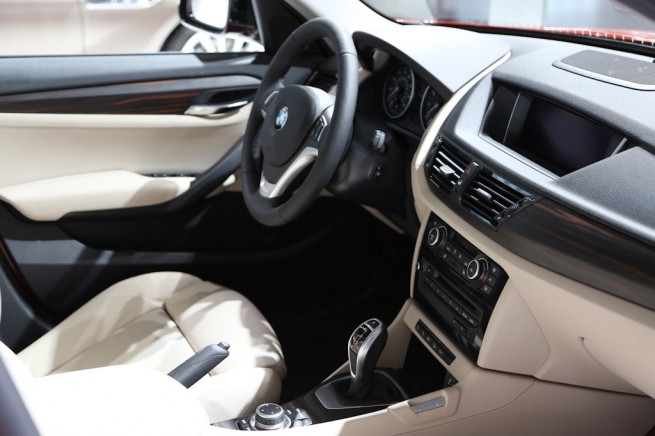 BMW-X1-Facelift-E84-LCI-New-York-Auto-Show-2012-17