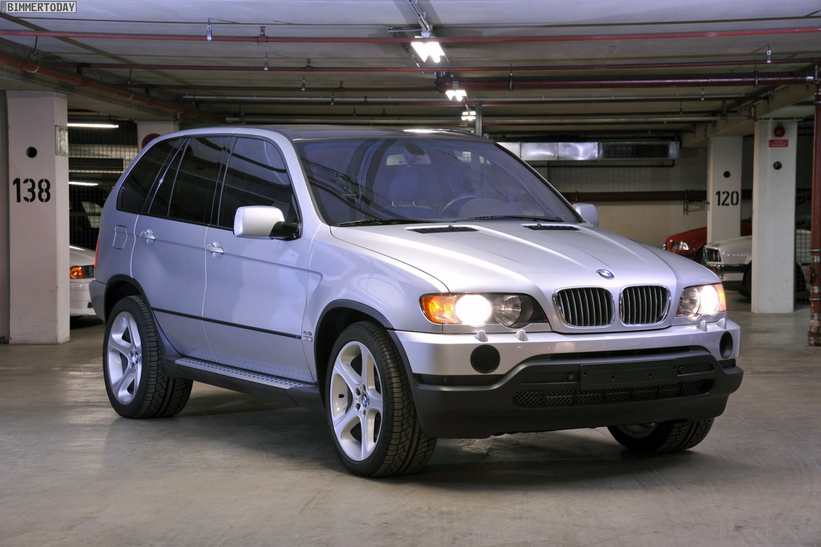 BMW-X5-E53-Heckantrieb-V8-S62B50.jpg