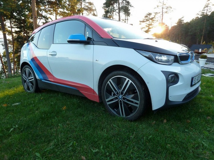 BMW i3 M: Folierung bringt M-Design an Elektro-Kleinwagen BMW i3 M: Folierung bringt M-Design an Elektro-Kleinwagen