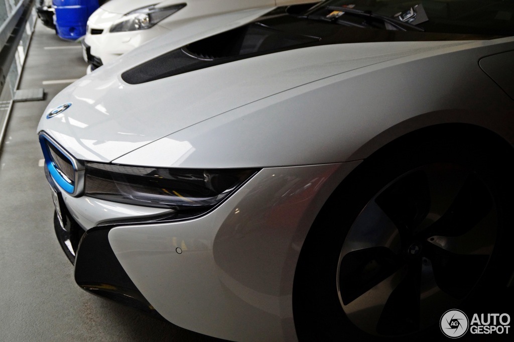BMW-i8-Kristallweiss-Perleffekt-Live-Fotos-Autogespot-com-01.jpg