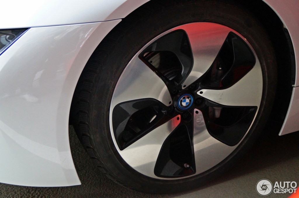 BMW-i8-Kristallweiss-Perleffekt-Live-Fotos-Autogespot-com-02.jpg