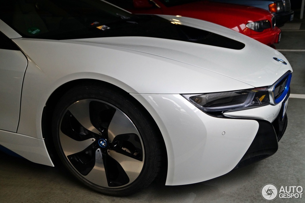 BMW-i8-Kristallweiss-Perleffekt-Live-Fotos-Autogespot-com-10.jpg