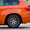 EAS BMW X5 M Tuning: Feuerorange trifft Power-SUV