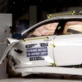 IIHS Small Overlap-Crashtest: BMW 5er F10 nur "Marginal" IIHS Small Overlap-Crashtest: BMW 5er F10 nur "Marginal"
