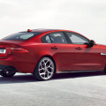 Bild-Vergleich: Jaguar XE 2015 trifft BMW 3er F30 Limousine