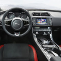 Bild-Vergleich: Jaguar XE 2015 trifft BMW 3er F30 Limousine